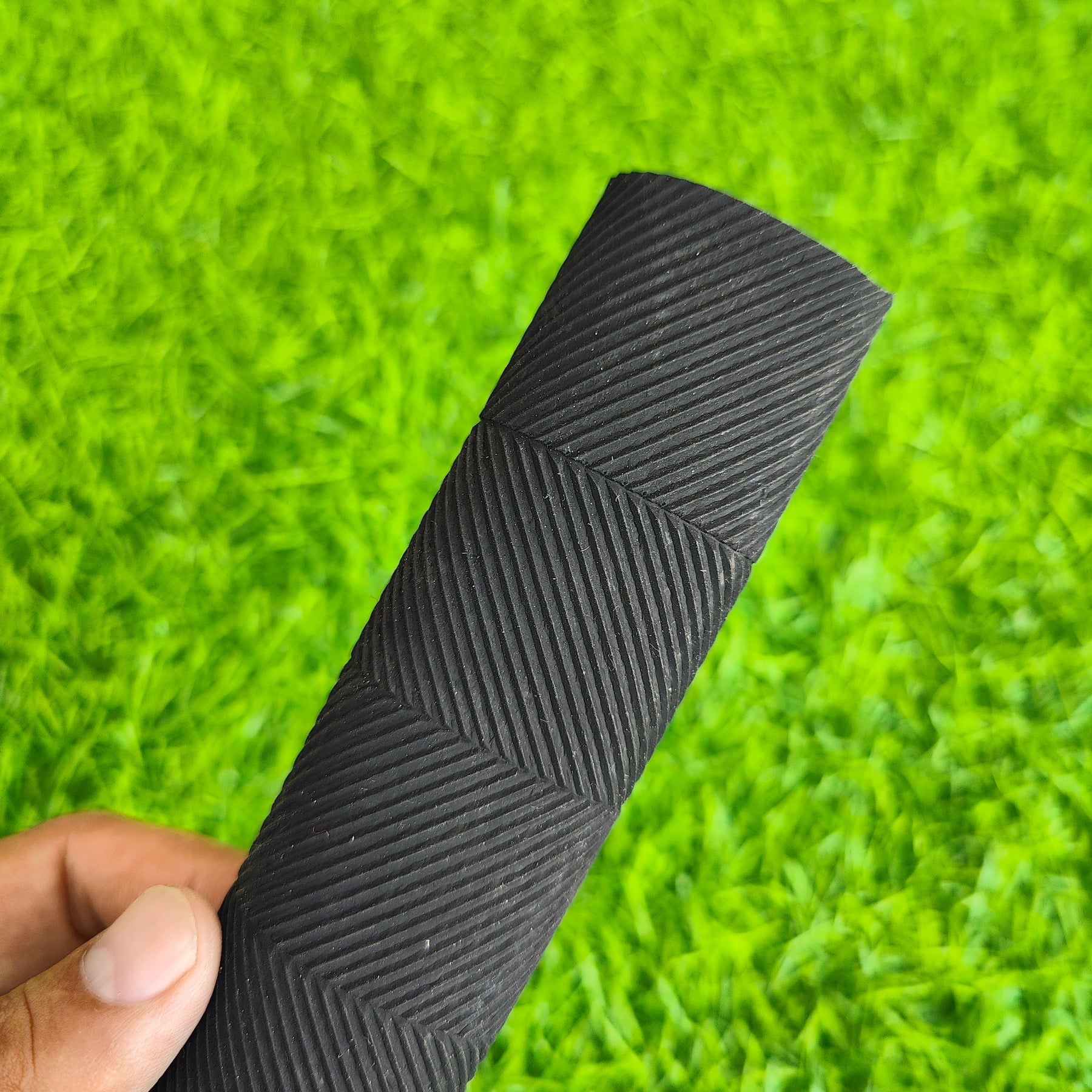thumbnail image 2 of 10x Black Chevron Cricket Bat Grips – Australian Stock – Unbranded 2 of 3